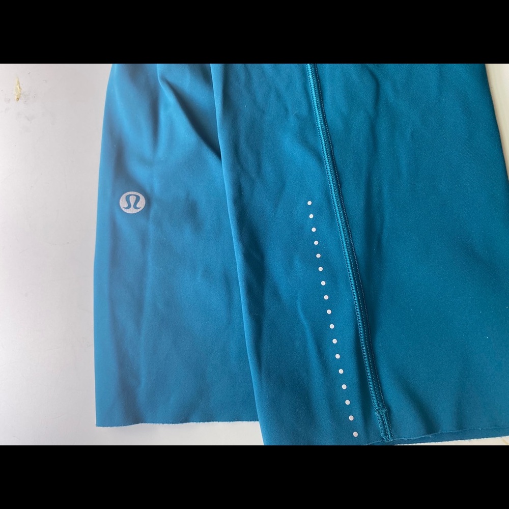 LULU LEMON CROPPED LEGGINGS size 6!!!